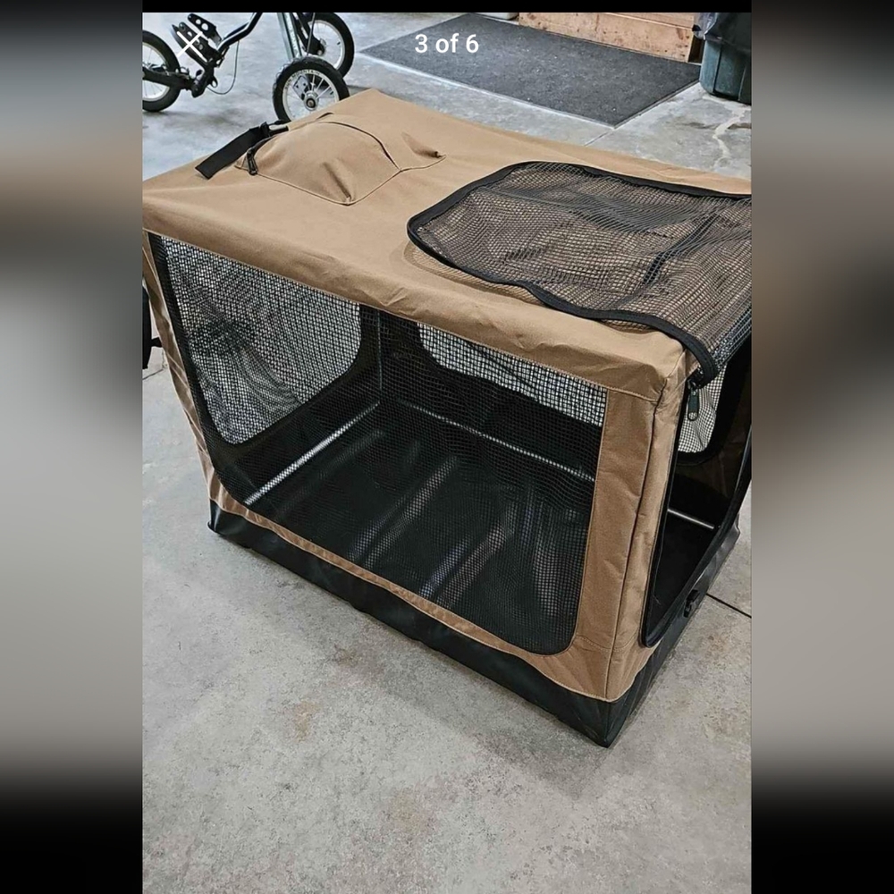 Like new Duluth Trading portable dog kennel